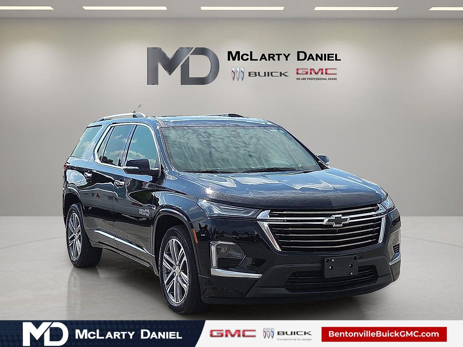 2022 Chevrolet Traverse High Country in Mosaic Black Metallic — front three-quarter view