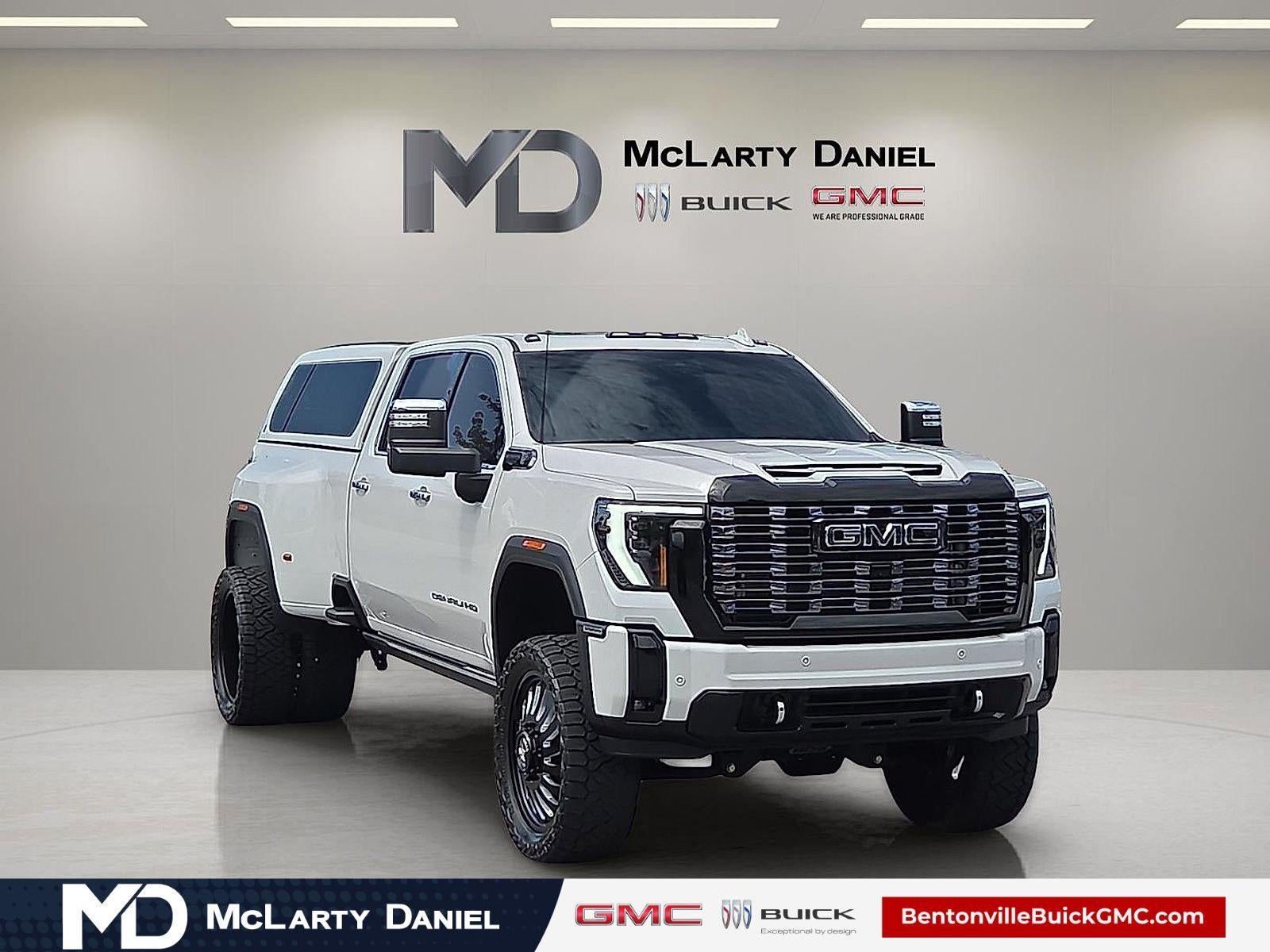 2025 GMC Sierra 3500 HD Denali Ultimate DRW in White Frost Tricoat — front three-quarter view