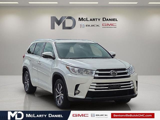 2017 Toyota Highlander XLE in White — front three-quarter view