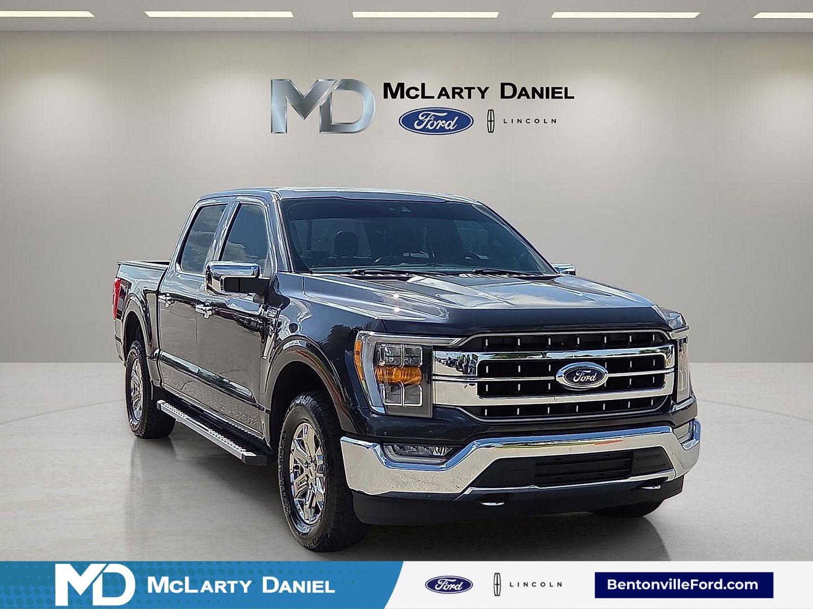 2021 Ford F-150 Lariat in Smoked Quartz Metallic Tinted Clearcoat — front three-quarter view