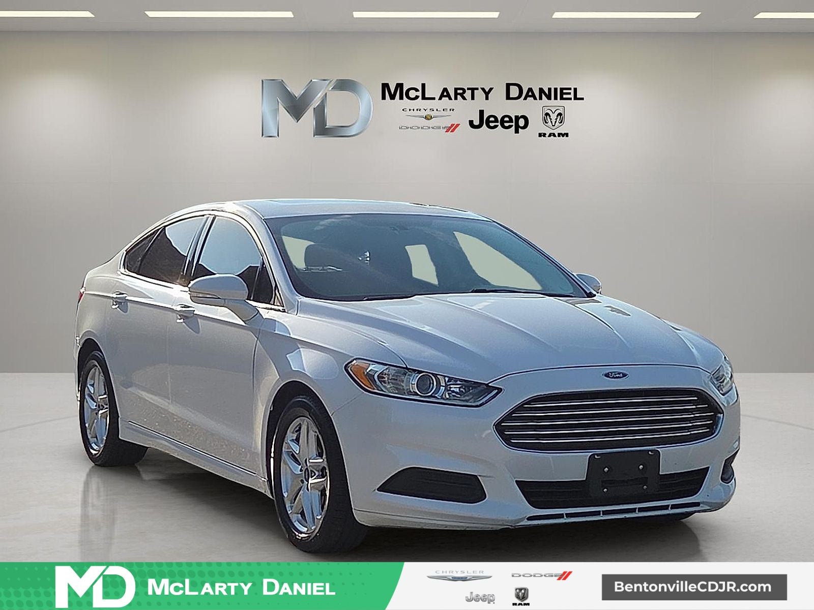 2016 Ford Fusion SE in White Platinum Metallic Tri-Coat — front three-quarter view